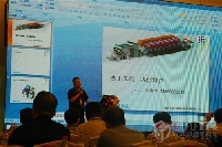 濰坊東航印刷科技有限公司銷售部長張煥學發表《柔印標簽印刷設備技術》主題演講。