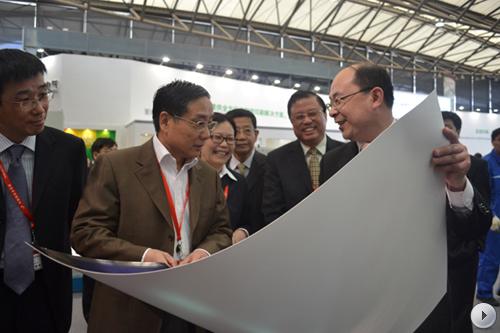 徐建國蒞臨上海電氣印包集團(tuán)展位指導(dǎo)工作